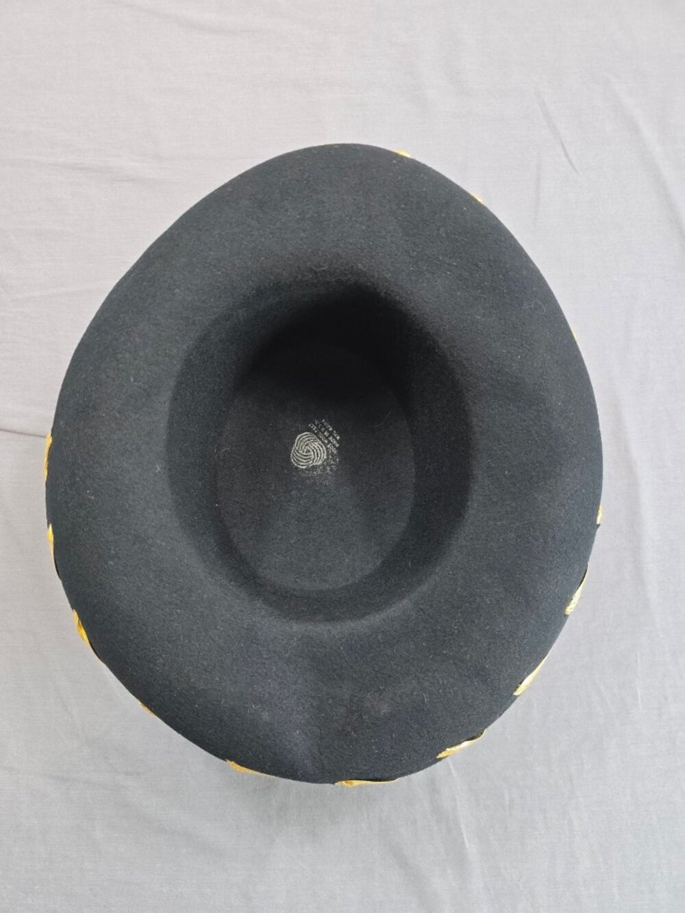 100% Wool Felt Womens Hat Black Gold Embellished Band Round Brim USA Made - Picture 3 of 6
